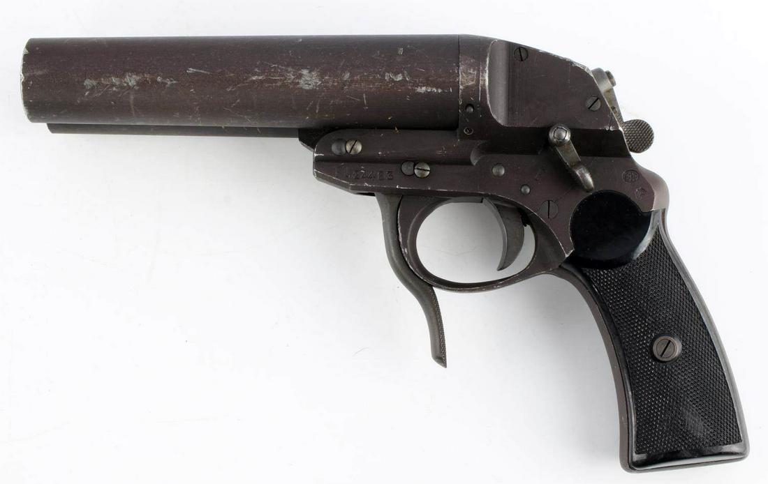 WWII GERMAN LUFTWAFFE DOUBLE BARREL FLARE PISTOL: Bakelite grip, 4 in circle over eagle on each barrel, fully functional, about 80% original finish, bore 26.5 mm, caliber 26.5, clear clean bore, tight no rattling. Caliber: 26.5 Serial #: FL26345