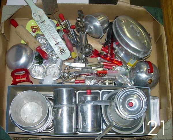 VINTAGE CHILDRENS KITCHEN WARE LOT: ALUMINUM TEAP: VINTAGE CHILDREN'S KITCHEN WARE ALUMINUM TEAPOTS, ROASTER, UTENSILS, BAKING PANS, GRATERS, COOKIE CUTTERS, BATH THERMOMETER, ETC.