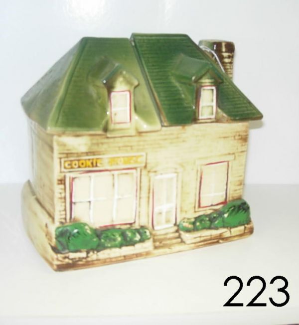 ANTIQUE MCCOY COOKIE JAR COOKIE HOUSE JAR: ANTIQUE MCCOY COOKIE JAR COOKIE HOUSE JAR