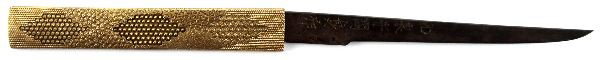EDO PERIOD GOLD JAPANESE SAMURAI KOZUKA - SIGNED: Rare antique Edo period (1600–1868), Japanese solid gold alloy Samurai sword kozuka. Attributed to Takeshima Toshitaka Ichiju (1693-1755), main student of Goto Stujo. Depicting original rare designs