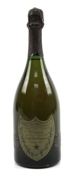 1975 DOM PERIGNON CUVEE CHAMPAGNE-750ML BOTTLE: Monet et Chandon Cuvee Dom Perignon 750ml bottle. 12.7% abv. Into the neck fill level. Cork and foil intact. Label in very good condition.