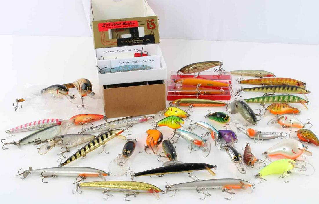 ANTIQUE TO MODERN FISHING LURES TROUT MASTER: Lot of 40 lures includes Bagley, Jitterbug and Trout Master Set of 4 Mirrolure Limited Edition.