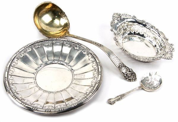 MIXED STERLING SERVING PIECE LOT-MAUSER GORHAM: Large grouping of sterling silver serving pieces, including: 13 inch Mauser MFG Co. large ladle, 8.5x5x2 inch Gorham reticulated bowl, 9.5 inch Gorham plate, and a5.5 inch pierced vegetable server of 