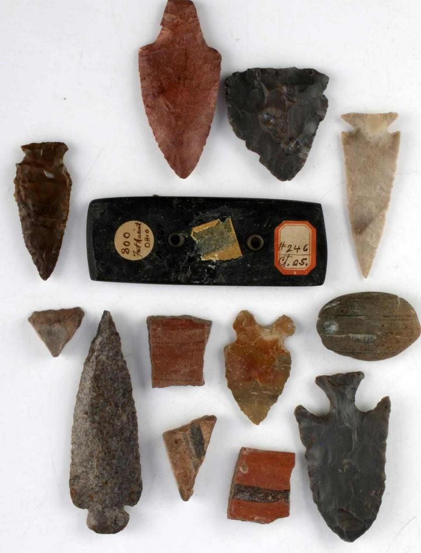 14 PRE COLUMBIAN NATIVE AMERICAN ARROWHEAD GORGET: Lot features a variety of arrowheads found in the Midwest and Southeast of America. Side notched, corner notched, and bifurcated stems. Also included are pieces of painted pottery and 2 slate gorgets.