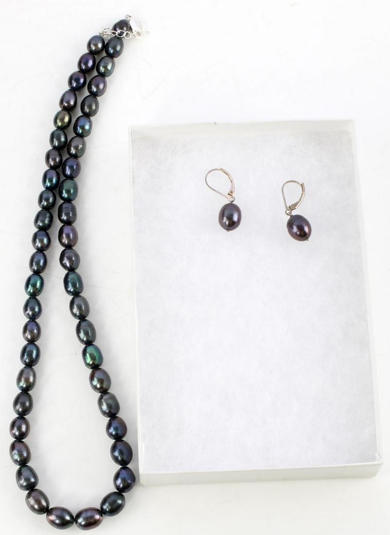 TAHITIAN PEACOCK PEARL NECKLACE W EARRINGS: Sterling silver clasps on 18 inch necklace Ringed Tahitian pearl necklace with length extender. Pearls average between 9.4 and 10.4 mm. Peacock pearls have shades of plum, indigo and green.
