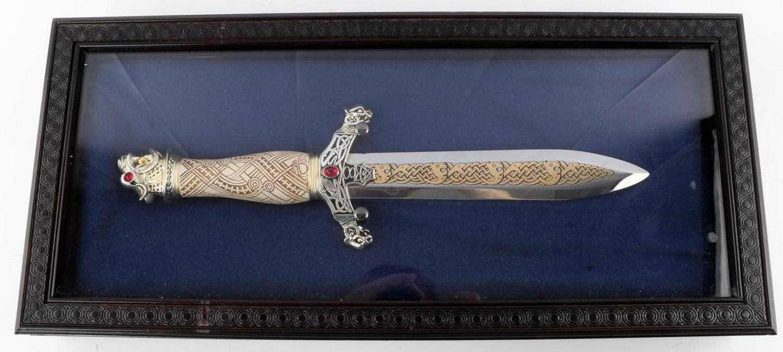 VINTAGE FRANKLIN MINT "THE VIKING KNIFE" 1988: Vintage 1988 Franklin Mint limited edition fantasy collector knife originally marketed as "The Viking Knife", in original case. Stylized dragon head pommel with ruby-colored eyes, faux scrimshaw grip,