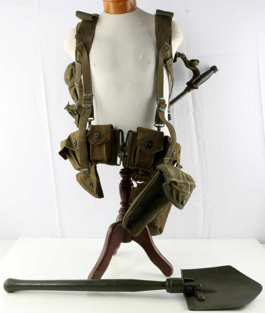 WWII AIRBORNE PARATROOPER WEB GEAR JUMP RIG: Complete with a Conetta M-4 bayonet with M-8 scabbard, entrenching shovel, musette bag, shoulder cross web, all original, some blocks and Styrofoam is used as filler for bag and. Some age and slight r