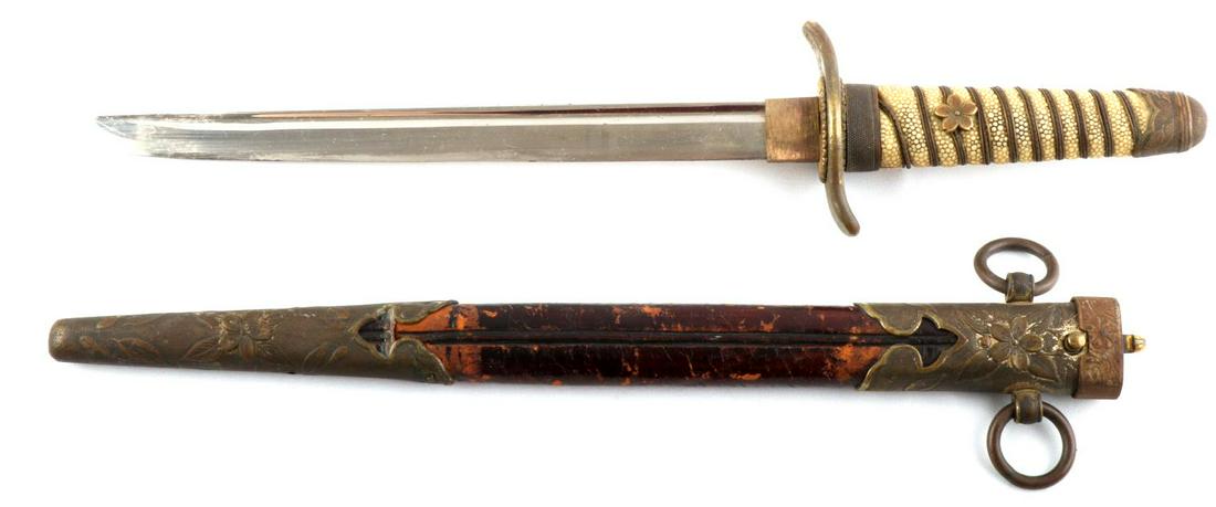 WWII IMPERIAL JAPANESE NAVAL DAGGER TANTO: Very good blood groove blade, dual Tsuba, Mumm Menuki, complete ray wrapped and wire grip, good Kashira, scabbard is complete but some leather finish loss, very good original example.