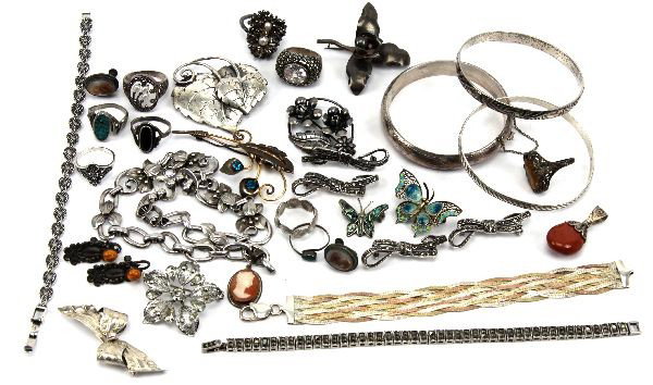 LARGE LOT OF ANTIQUE AND VINTAGE STERLING JEWELRY: A good collection of antique and vintage jewelry to include marcasite pieces, pieces by Danecraft, Lang, Bojar, and Forstner. . Weight: 8.55 ozt . Condition: Very good with some wear.