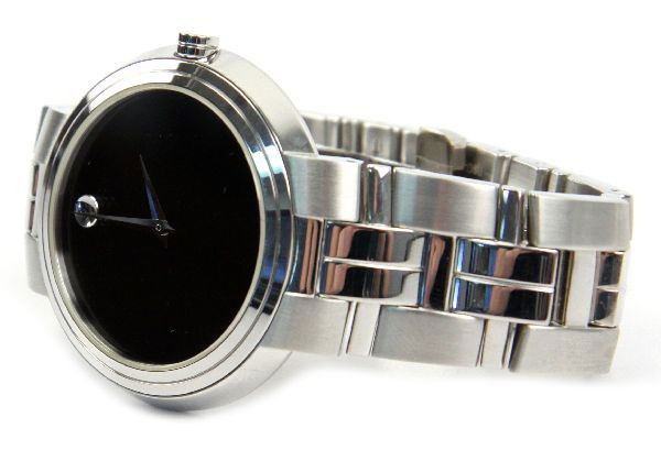MENS MOVADO MUSEUM STAINLESS STEEL WRISTWATCH: SN# 84E718517888446. Sapphire crystal. Two spare links. Includes original box with instructions, warranty and service guide. Movement: Automatic Quartz Case: 38mm steel Band: 7 inches; steel Face, Dia