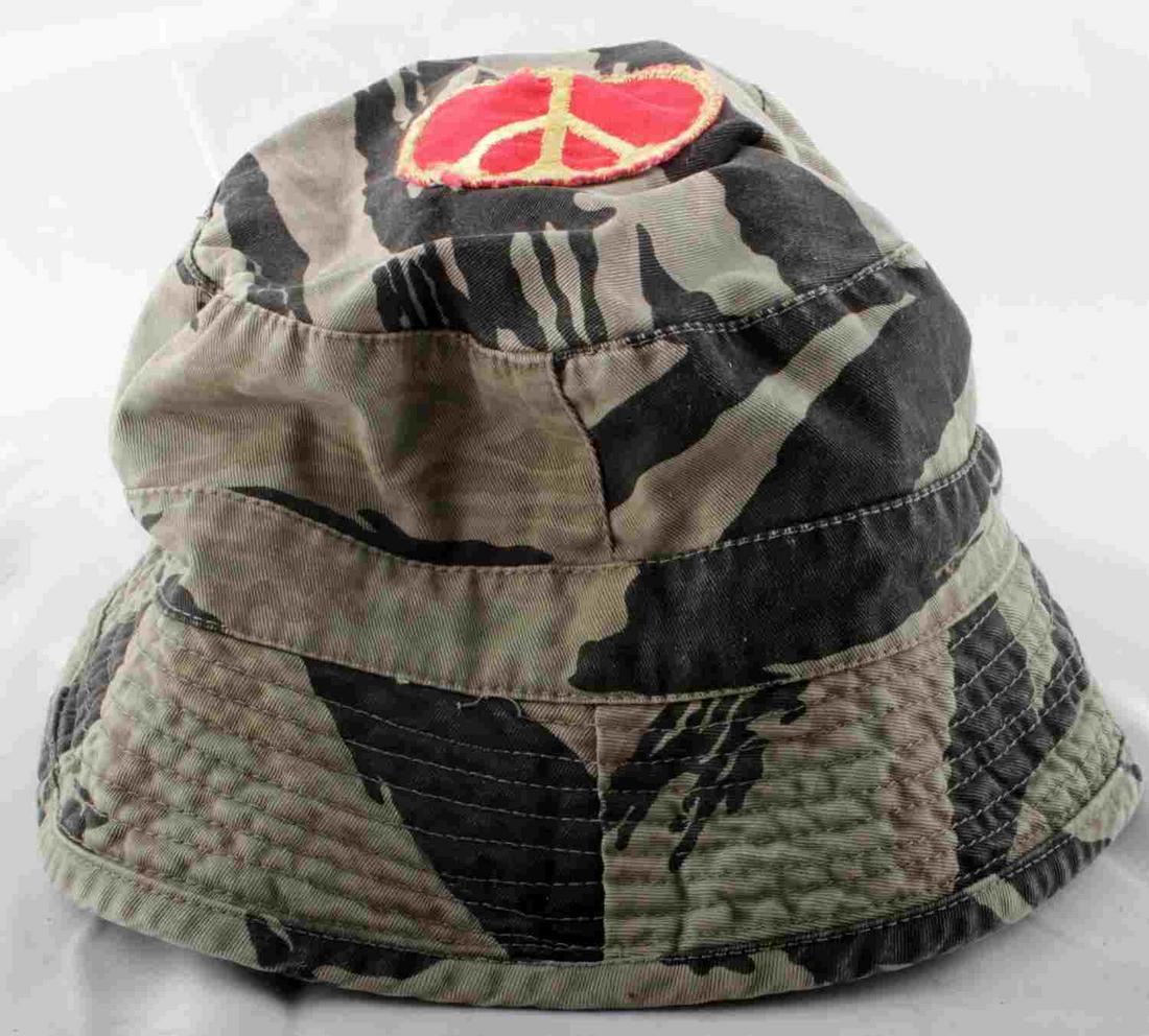 VIETNAM WAR TIGER STRIPE BOONIE HAT W PEACE SIGN: The military issue tag has been cut, peace sign patch on top, larhe wearable size.