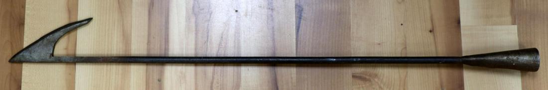 ANTIQUE 19TH CENTURY SINGLE FLUE WHALING HARPOON: Single flue. Wrought iron construction. Some oxidation. Measures 35 inches.