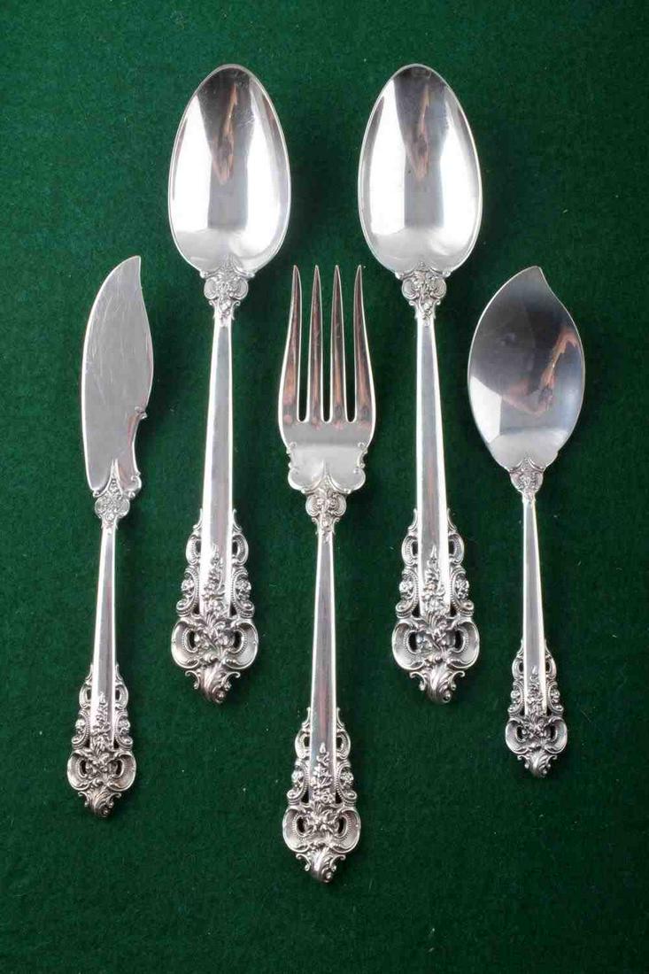 1941 WALLACE GRANDE BAROQUE STERLING SILVER: 5 Wallace Sterling Silver flatware service pieces. Pattern: Grande Baroque. Production date 1941. Total weight 408.5 grams. This lot has a reserve.