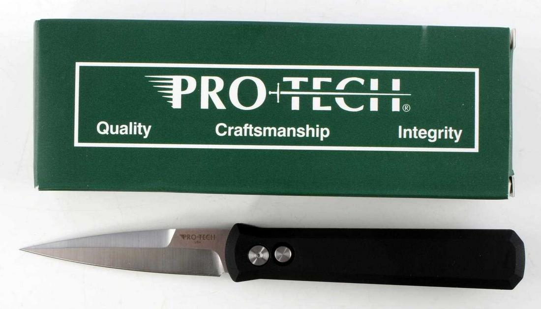 PRO TECH GODSON 720 AUTO FOLD SWITCHBLADE KNIFE: Pro Tech, American made, Godson Automatic knife Model 720 with black handle, 3.15 inch bead blast switchblade style knife blade. Unused condition