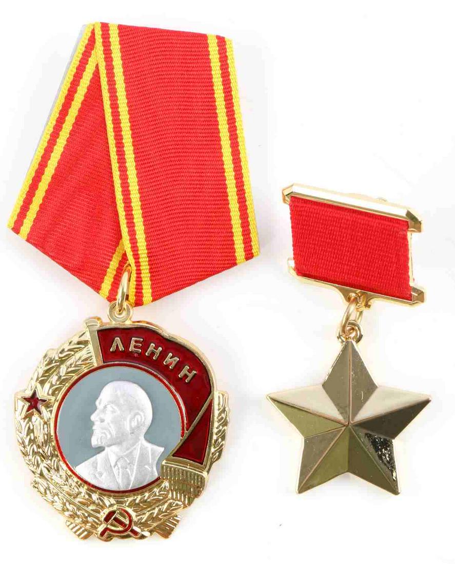 USSR HERO OF SOVIET UNION AND ORDER OF LENIN BADGE: USSR Hero of the Soviet Union badge numbered "4749" in good condition with screw on back. Also included is an Order of Lenin medal and ribbon. Unauthenticated, sold as is.