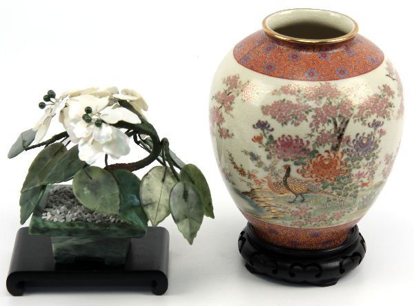 20TH C. SHIBATA TOYO VASE & MOTHER OF PEARL FLOWER: 20th C. 7 inch Japanese Shibata Toyo Satsuma style vase depicting pheasants and foliage and a 5 inch faux flower made from mother of pearl and green marble. Both pieces come with a wooden base. Very g