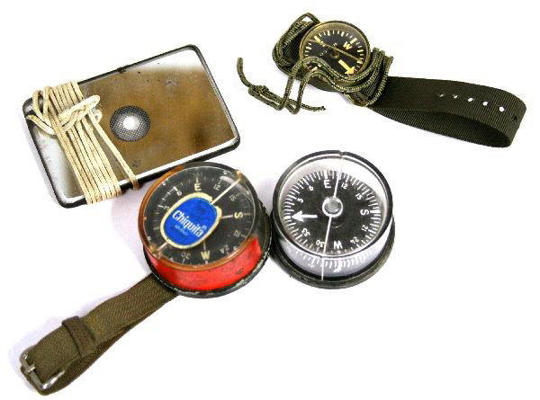 AIRCREW PILOT SURVIVAL COMPASS LOT SRU-31P & MORE: 3 compasses including a mint 3ru-319 in drab, also an l-1 a survival mirror and another compass.