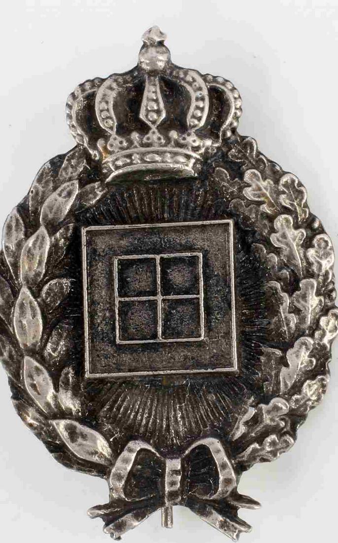 WWII IMPERIAL PRUSSIAN PILOTS BADGE W MAKERS MARK: WWI Imperial Prussian Pilots Badge, measures approx. 2 X 2.75 inches. Marked "RZM" and "R?3" on reverse. C-catch with 180 degree movement. Very good condition. Unauthenticated, sold as is. This lot ha