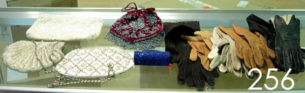 ANTIQUE & VINTAGE EVENING BAGS & GLOVE LOTFANCY: ANTIQUE & VINTAGE EVENING BAGS & GLOVE LOTFANCY EVENING BAGS IN WINE VELVET, WHITE BEADED, ETC. & 1940'S GLOVES IN LEATHER, CLOTH, BEADED, ETC.