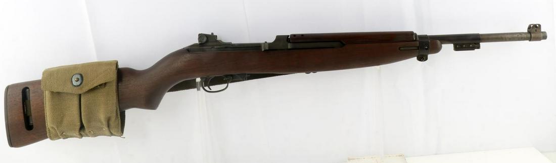 WWII UNDERWOOD M1 CARBINE .30 CAL SEMI AUTO RIFLE: 1944 production. 18 inch barrel with bright clean bore, end of barrel marked 'Underwood 10-44 grenade', maker marked to top of receiver, serial number marked to breech, full walnut stock, steel plate,