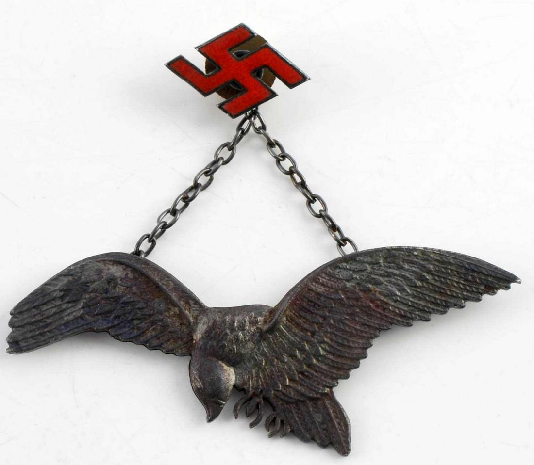 WWII GERMAN THIRD REICH AXIS PILOT CHAINED BADGE: Very good original condition, unmarked reverse, full enamel swastika.