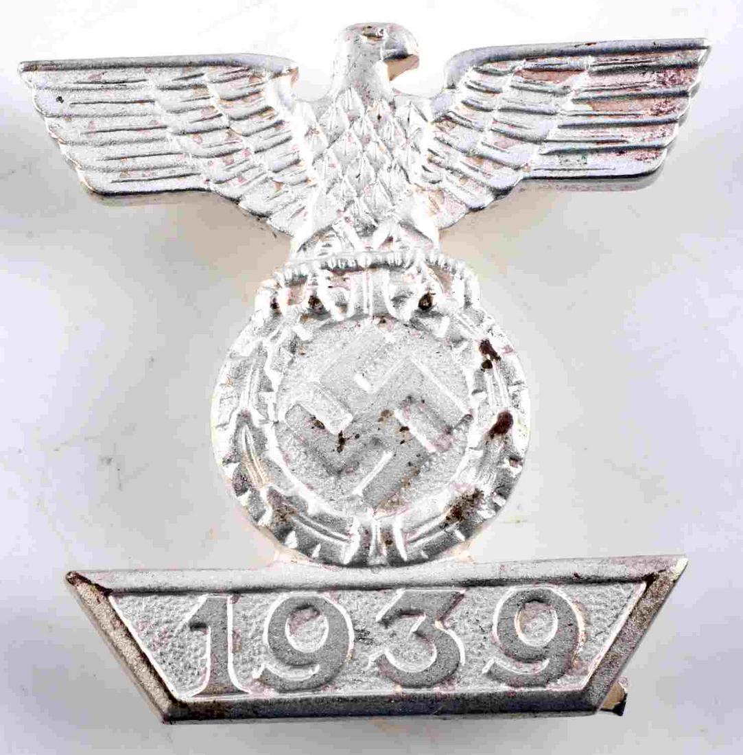 WWII GERMAN THIRD REICH CLASP TO THE IRON CROSS: WWII German Third Reich 2nd Class Clasp to the Iron Cross, measures approx. 1.2 X 1.25 inches. The front shows a German eagle clutching a swastika in his talons with a '1939' bar at the base. The reve