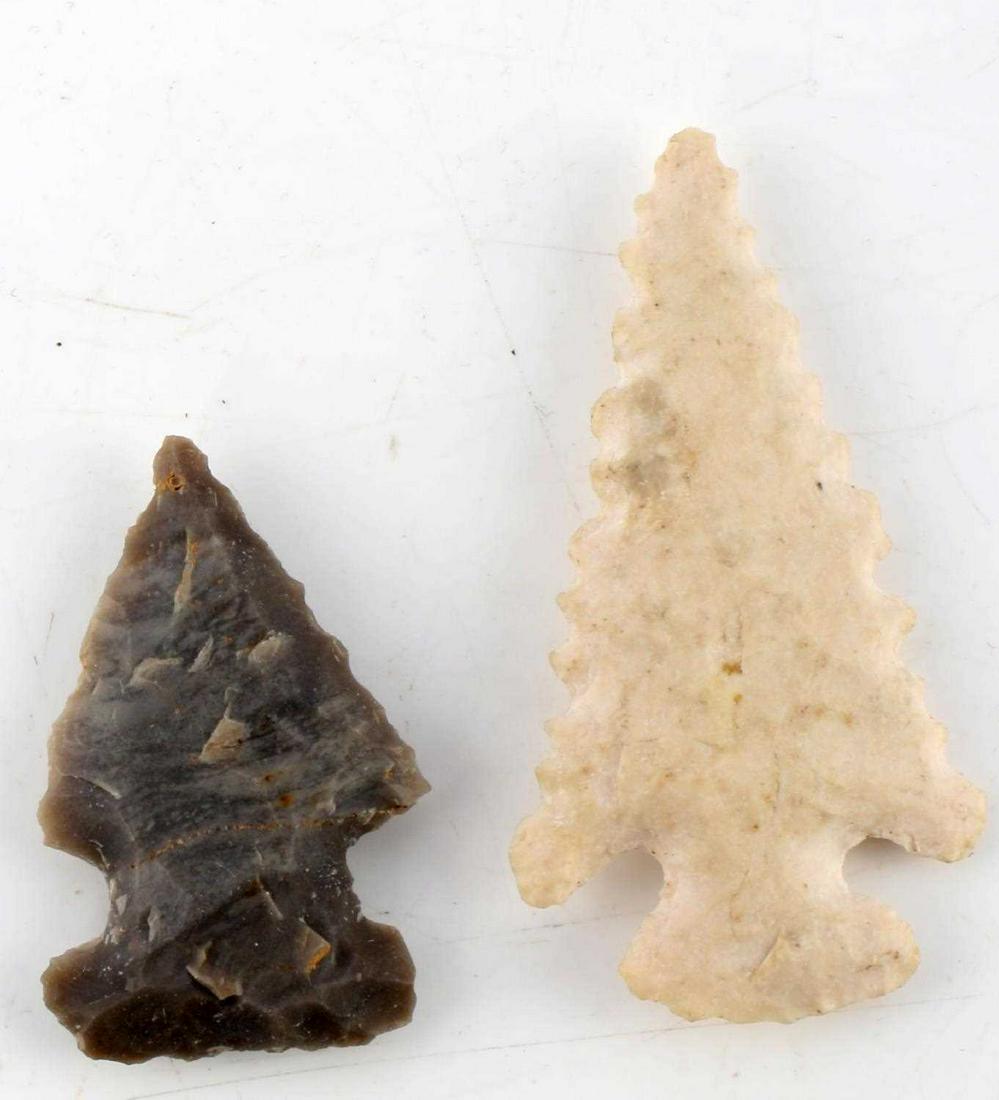 2 PALMER ARROWHEAD POINTS HENRY CO. TENNESSEE: One white chert with serrated edges, parallel flaking, 2 inches long. One grey chert with broader base, 1 3/8 inches.