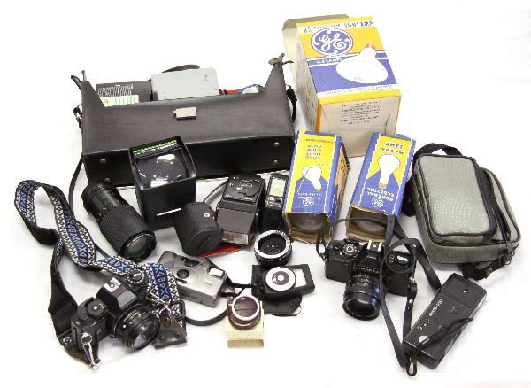 LENS CAMERA AND PHOTO EQUIPMENT LOT: Grouping includes: Rollei Filter Hellrot light red, Vivitar auto 200 flash, Diffusion #1 52 mm lense, Vivitar auto bounce 400, Multicoated Korea f80 200mm lense, Proemster Teleconverter, KS Super II S