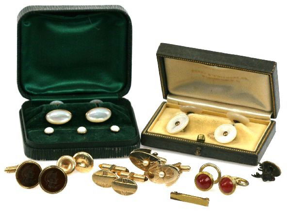 LOT OF VINTAGE MENS CUFFLINKS TUX BUTTONS & MORE: A good lot of men's vintage and antique cuff links, pins and tuxedo buttons with mother of pearl, intaglio, and carnelian sets. Condition: Very good