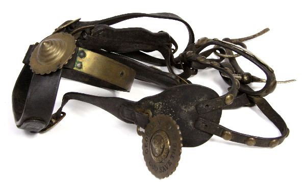 BRITISH KING GEORGE V CORONATION HORSE TACK: Leather bridle with snaffle bit and brass mounts, including rosette with bust portrait of George V and inscription "George V / God Save The King / Crowned 1911". Of the type used during the Coronation