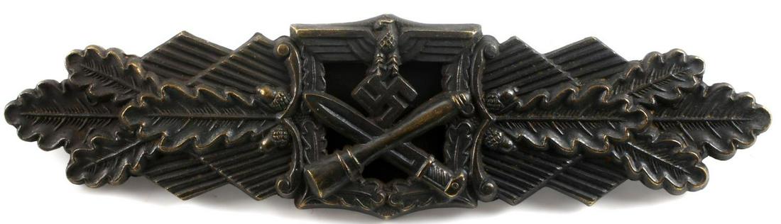WWII GERMAN THIRD REICH CLOSE COMBAT SPANGE: Third Reich Close Combat spange. Grenade and bayonet in center with oak leaves flanking either side. Horizontal pin with C catch. JFS marked with FEC Peekhaus Berlin. Measures 3 ¾ inches. Very good c