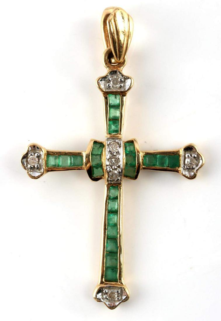 EMERALD DIAMOND 18K YELLOW GOLD CROSS PENDANT: 1.6 grams total, pendant is stamped "18K" on bail and diamonds test electronically. Pendant measures just over an inch long. 7 single point diamonds accent baguette cut emeralds. In very good conditio