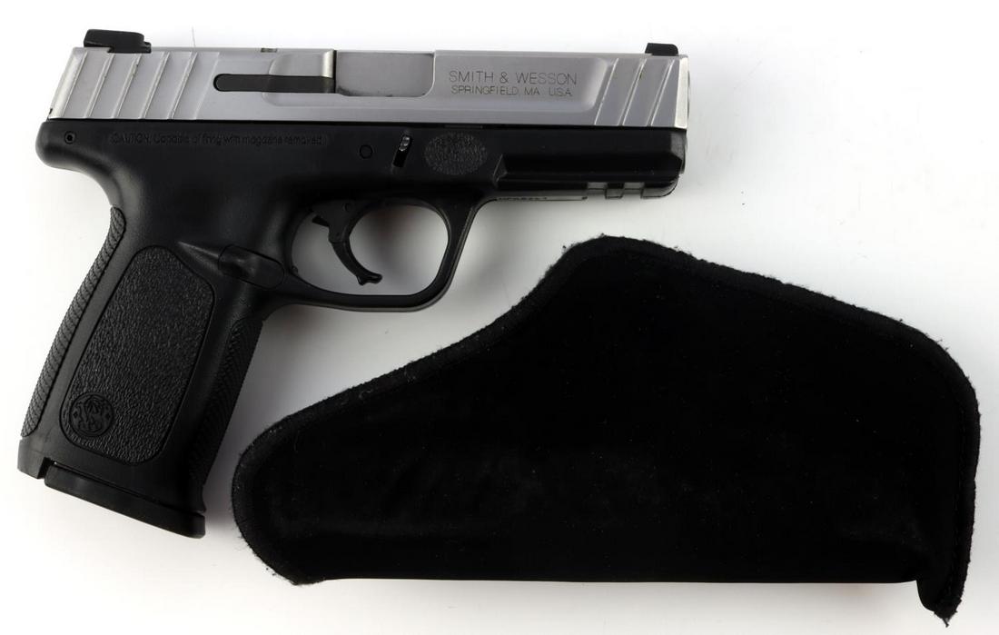 SMITH & WESSON SD40 VE SEMI AUTO PISTOL .40 S&W: Two-tone steel and polymer construction, clear maker markings with serial number to underside frame, 4 inch barrel with good clear bore, outlined sights, comes with 14-rd magazine, and soft nylon hols