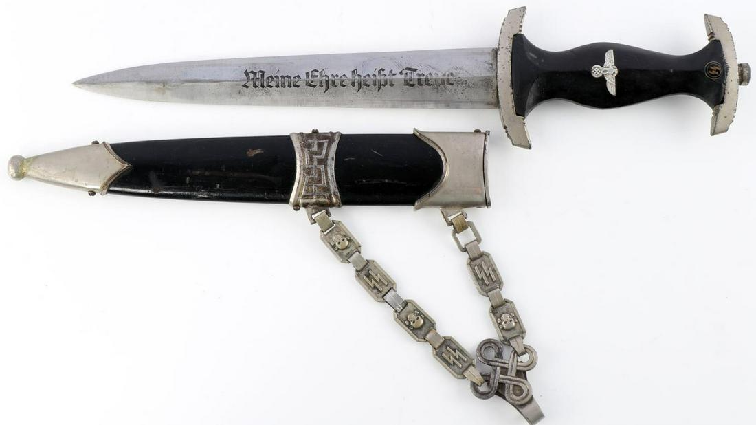 WWII GERMAN REICH SS HONOR DAGGER & CHAIN: WWII German Reich SS "honor" dagger & chain marriage piece. Blade has significant pitting intermittent throughout, as well as what appears to be errors in the metallurgic process which forged the blad