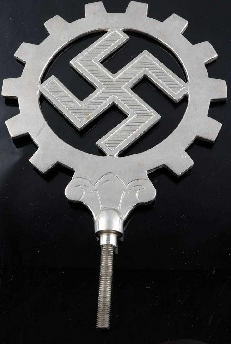 WWII GERMAN REICH DEUTSCH ARBEITSFRONT FLAG TOPPER: WWII German Reich Deutsche Arbeitsfront flag pole topper in very good condition. Measures 8 3/8 inches tall by 5 1/2 inches wide. No markings present.