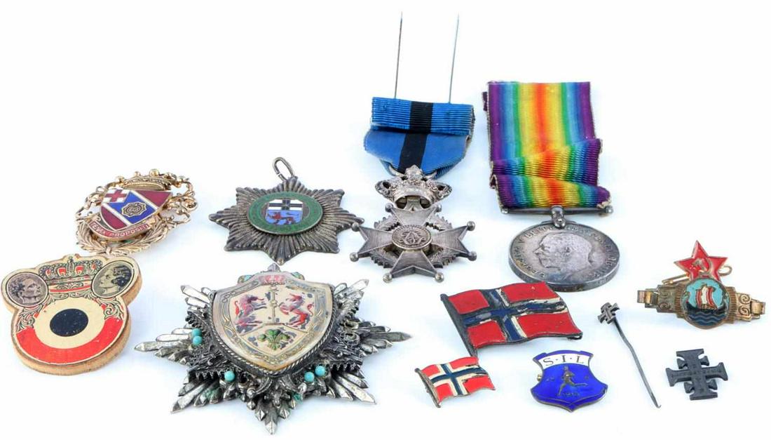 WORLD WWI WWII MEDAL LOT W NAMED BRITISH SERVICE: Partial listing include named British WWI Service named to Private W. Dunn York Rifles, Belgium, Norway, USSR, and more.