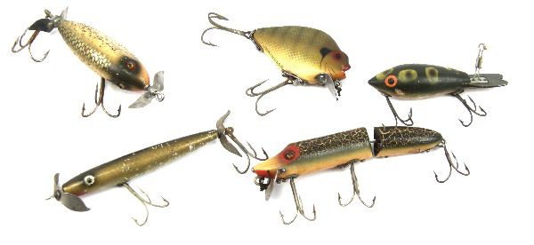 5 VINTAGE WOODEN & ALUMINUM FISHING LURES HEDDON: Grouping of five vintage wooden fishing lures. Included are the Heddon "Punkinseed", and "Joint Vamp", and three more unmarked. All in good to very good condition.