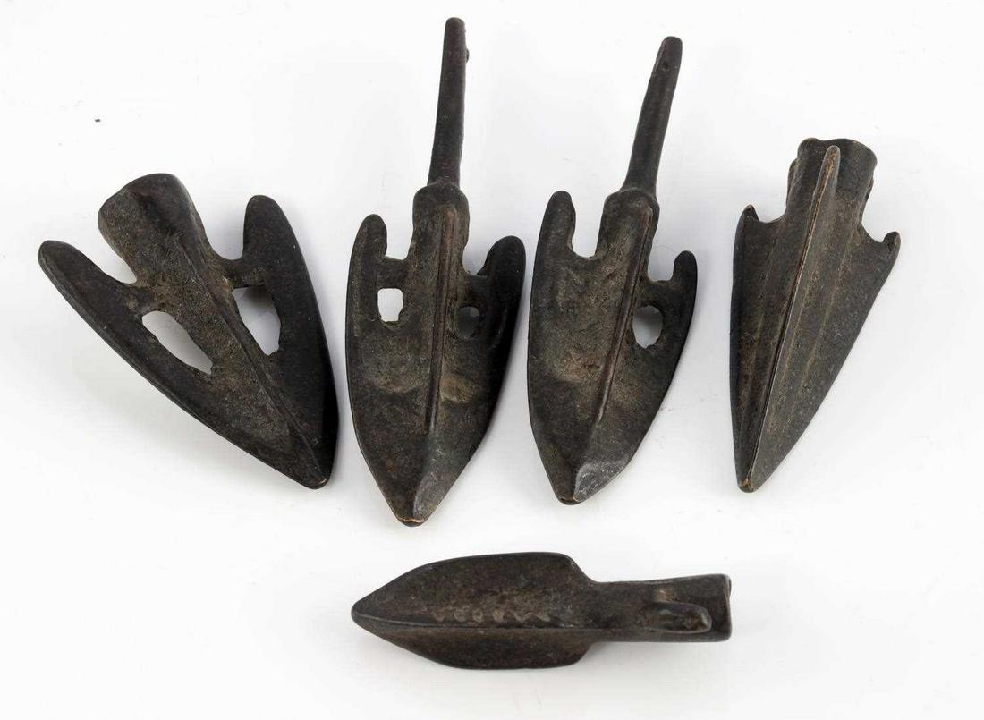 ANCIENT EGYPTIAN BRONZE ARROWHEAD LOT OF 5: Original well crafted points, 2 to 3 inches.