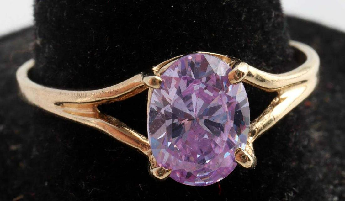 10KT GOLD RING WITH PURPLE SAPPHIRE SOLITAIRE: Purple Sapphire 6x7.8mm approx TCW 1.34, Size 9.25, Total weight 1.5 grams This lot has a reserve.