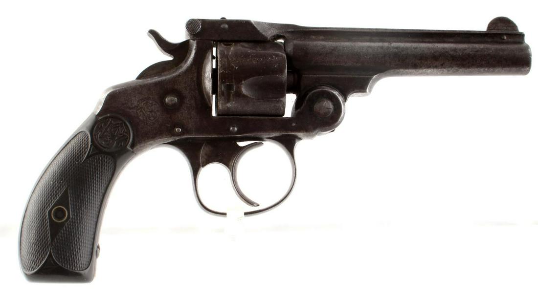 1889 PATENT BREAK TOP SMITH & WESSON 32 REVOLVER: Two line patent dates on barrel top 1880 to 1889, good working double action, bore is clear and bright but needs a deep clean, original finish but spotty, composite grips. Auto ejector when breaking.
