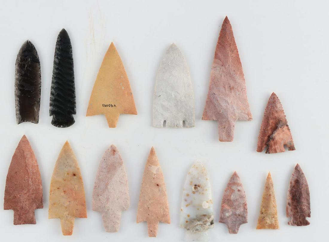 LOT OF 14 NATIVE AMERICAN ARROWHEAD HOMAGE: Crafted by Florida knapper Claude Van Order. Obsidian, flint, and chert construction. Measurements range 2 3/8 - 5 1/4 inches. Very good condition.