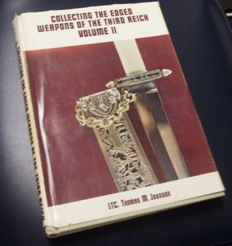 COLLECTING THE EDGED WEAPONS OF THE THIRD REICH : Copy of Collecting the edged weapons of the Third Reich volume 2 by LTC (Ret) Thomas m Johnson