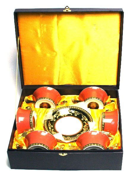 VERSACE ROSENTHAL MEDUSA BOWEL AND PLATE SET: Versace Rosenthal Medusa soup bowels and plate set including winged soup bowels, plates, and case. Six bowels and six plates included in set. Overall in excellent condition.