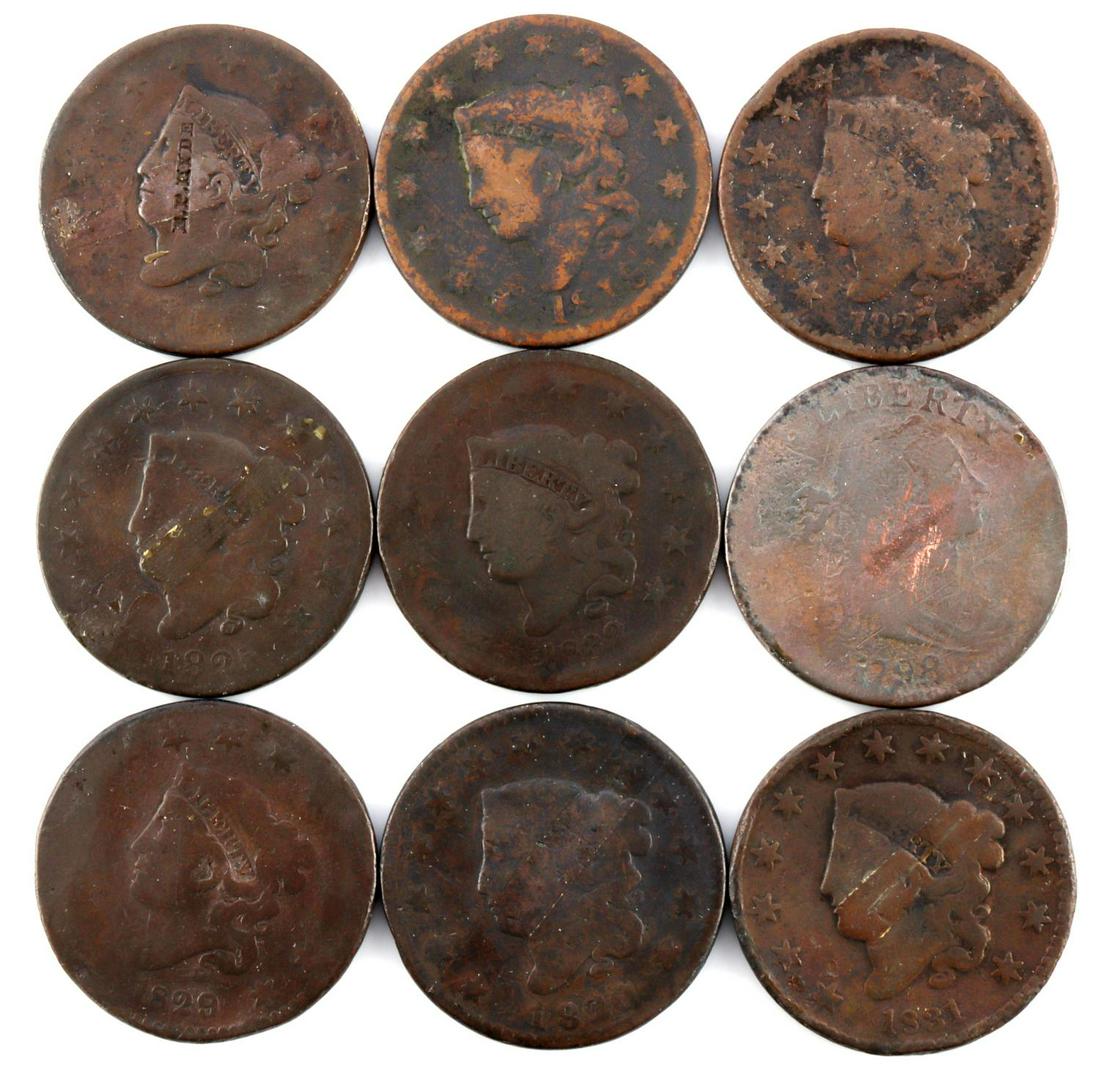 9 US LARGE CENT LOT 1798 TO 1832 P - G: 7 Large cent coins in approx. to Good condition dates include 1798 (Poor) 1st Hair Style, 1816, 1818, 1820, 1825, 1827, 1829, 1831 and 1832.