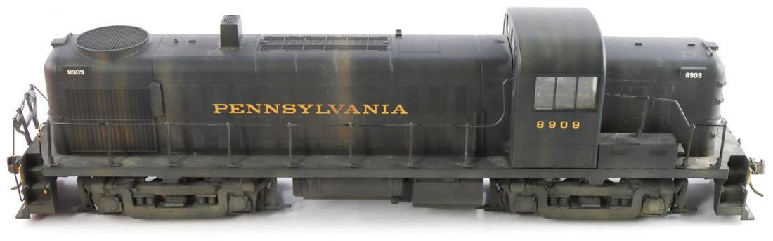 WEAVER 0 SCALE PENNSYLVANIA RS3 DIESEL TRAIN MODEL: Pennsylvania RS-3 diesel locomotive model in very good condition and in original box.