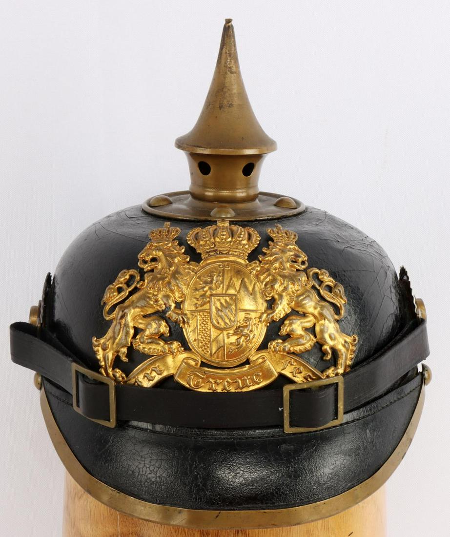 WWI IMPERIAL GERMAN BAVARIAN PICKELHAUBE HELMET: Very good original condition, 9 finger liner with chinstrap and cockade.