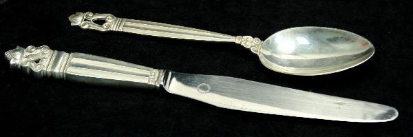 GEORG JENSEN STERLING SERVING SPOON & KNIFE ACORN: Georg Jensen table serving spoon and flat ware knife in acorn pattern. Overall problem free with no detractions. . Condition: very good