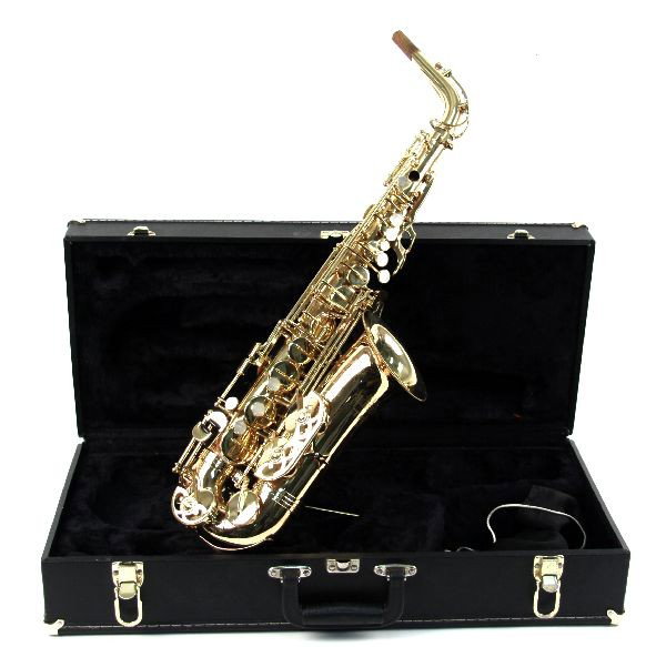 JULIUS KELWERTH SAXOPHONE: Julius Keilwerth Saxophone in case. Features Keilwerth name and mark on bell and 0050109 on body. Slight scratches on body, overall in very good condition.