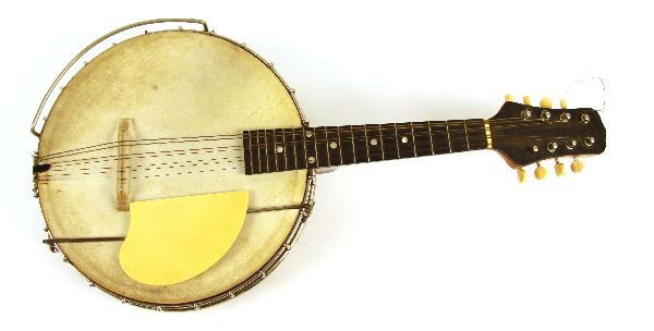 GIBSON MB 1 MANDOLIN BANJO WITH CASE: Gibson model MB 1 in very good condition with original case. Light play wear and slight separation at base of fret board.
