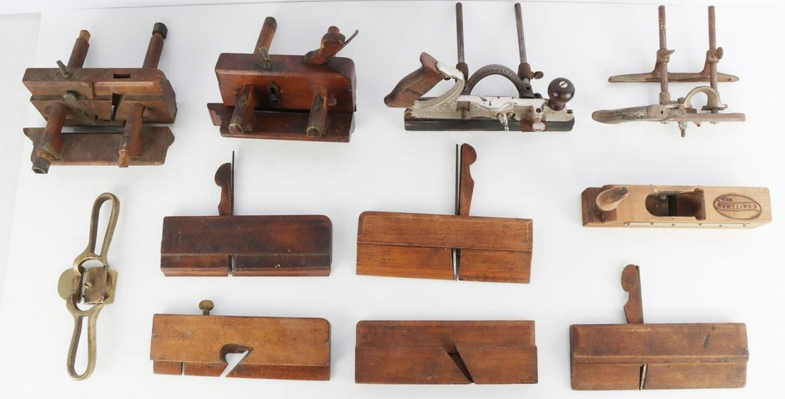 11 ANTIQUE WOODPLANE LOT STANLEY ANDERSON: Includes Stanley No. 46 and No. 50, all brass router, A.D. Addis, Anderson and more, 3 are missing blades.